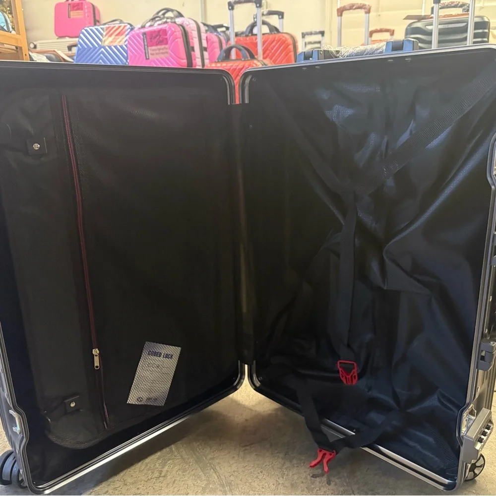Aluminum frame gray Suitcase size 25